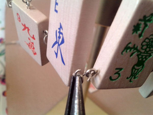 燈飾DIY：缺口的麻將別扔 鉆個口變成特色傳統燈罩